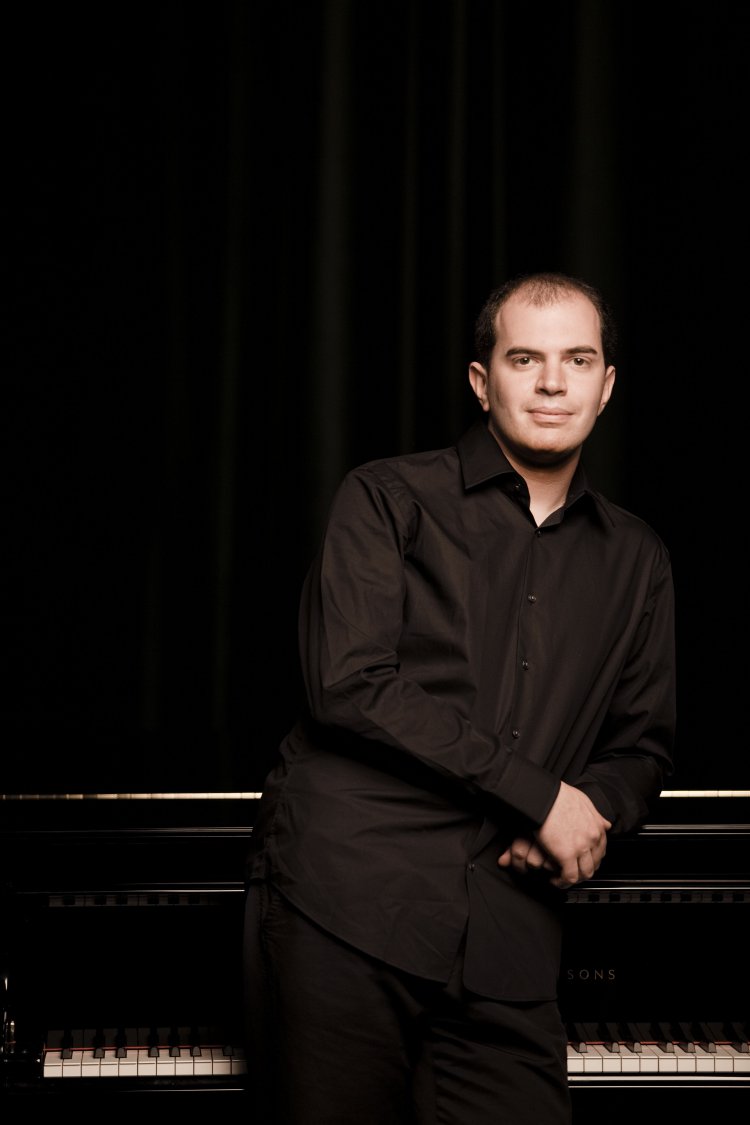 Kirill Gerstein (Piano) - Short Biography [More Photos]